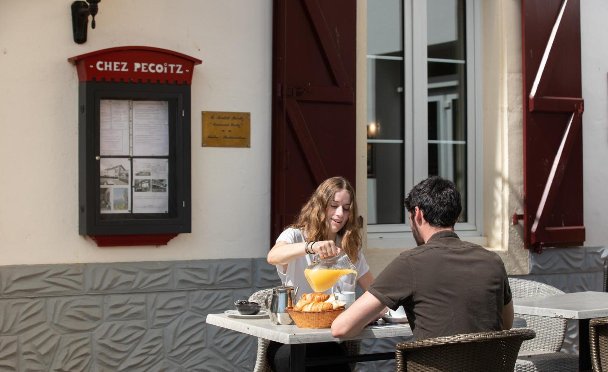 Hotel Restaurant Pecoitz Saint-Jean-Pied-de-Port Exterior photo